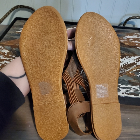 NWT MUDD Sandals T Strap Beaded Details Cognac Brown Color size 7/8 - Picture 2 of 7